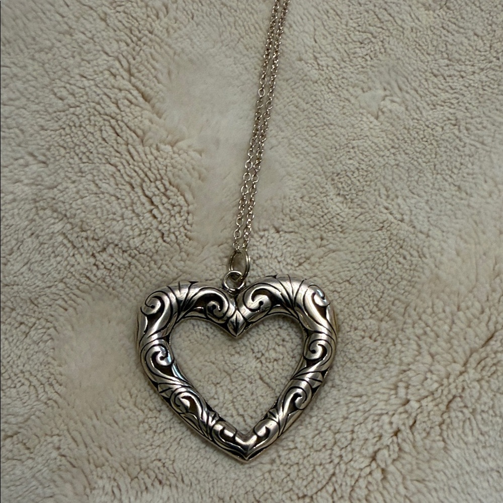 Elegant vintage Jezlain Sterling Silver Heart Pendant Necklace